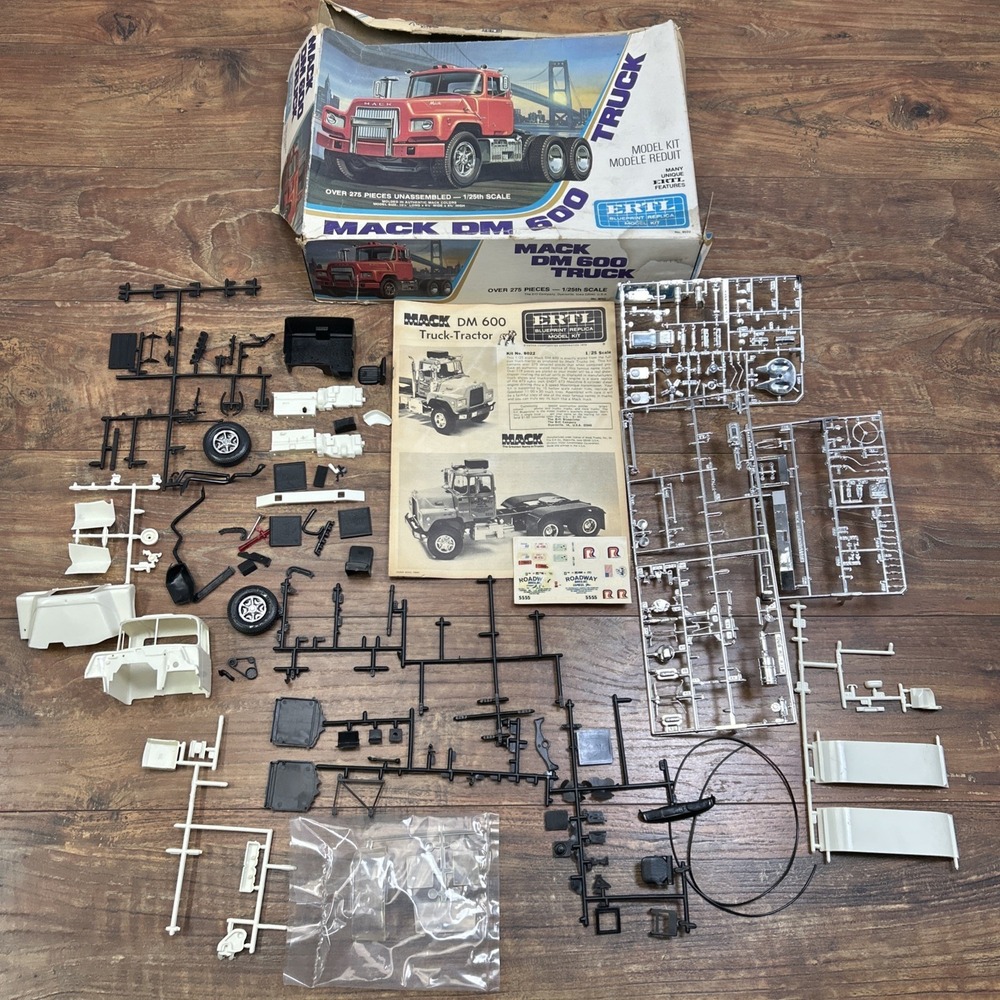 ERTL Mack DM 600 Truck 1/25 Scale Model 8022 Incomplete AS Shown